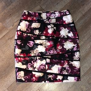 NWT White House Black Market Skirt - 6P